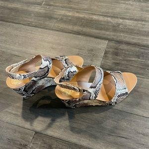 Vince Camuto shoes. Never worn didn’t show size but I’m a 7 1/2